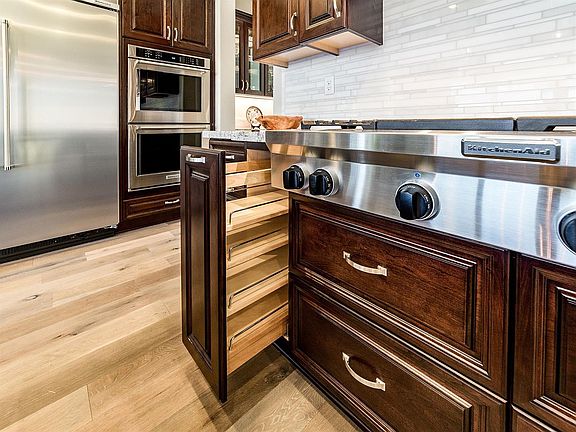 5th image of 937 Candlewood Dr