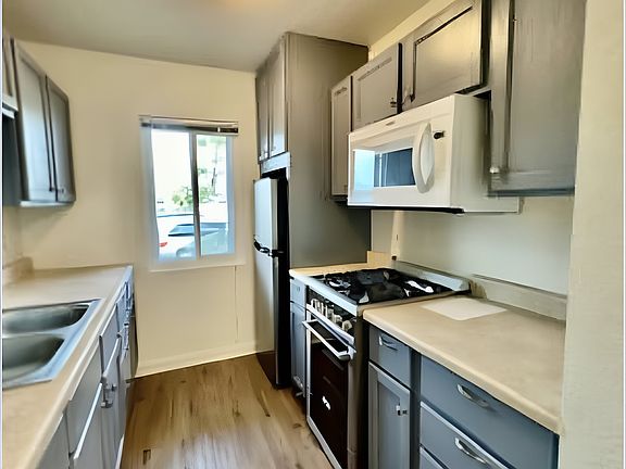 5th image of 828 S Langley Ave Unit 102