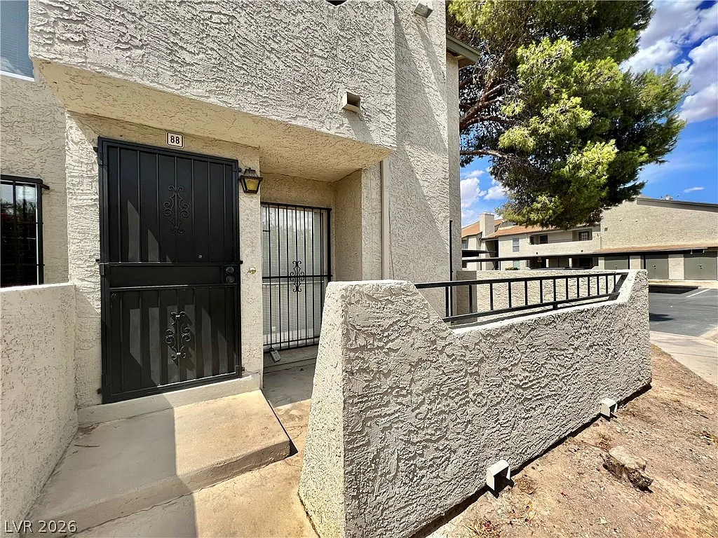 Building Photo - 3771 Shirebrook Dr #88