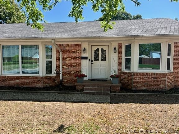 2nd image of 828 Rosewood St
