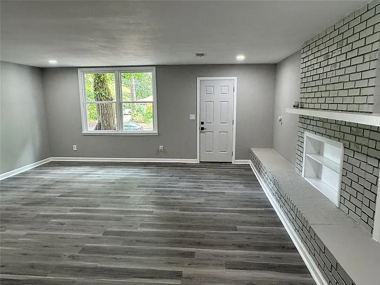1508 Vancouver Dr — Photo 5