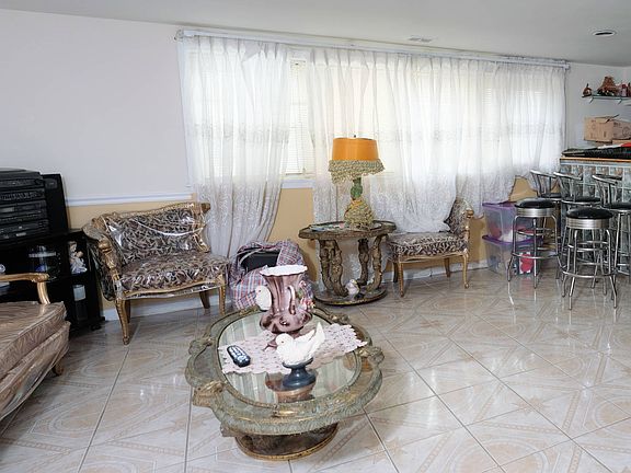4th image of 10573 Seaview Ave