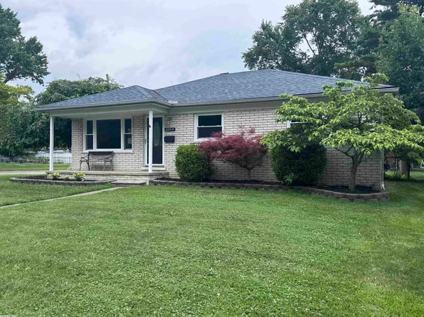 22315 Lanse St, Saint Clair Shores, MI 48081
