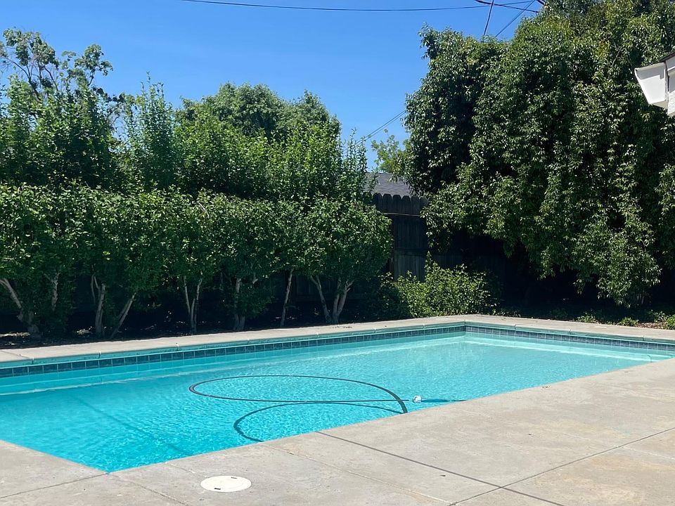 2nd image of 1225 Como Park Way