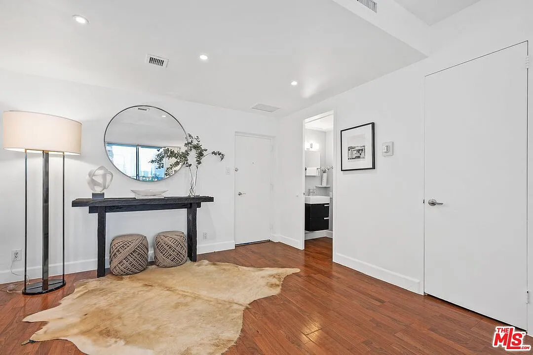2 bed, 2.5 bath, 1418 sqft, $6,000 — Photo 4