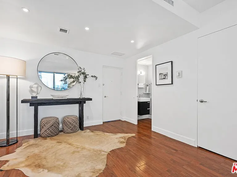 10433 Wilshire Blvd #602 — Photo 4