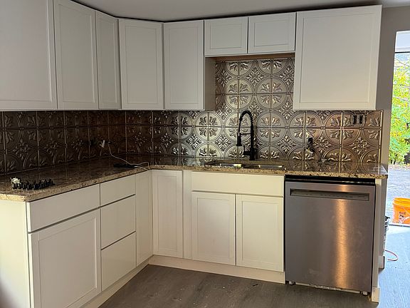 3rd image of 1660 Bauer Ave