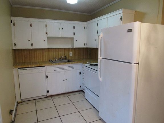 4th image of 703 E Fairfield Dr
