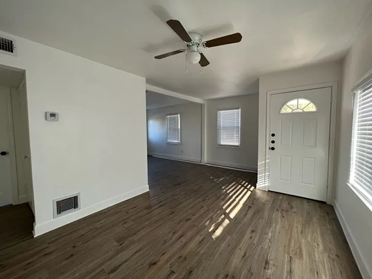 734 S Crockett Dr — Photo 5