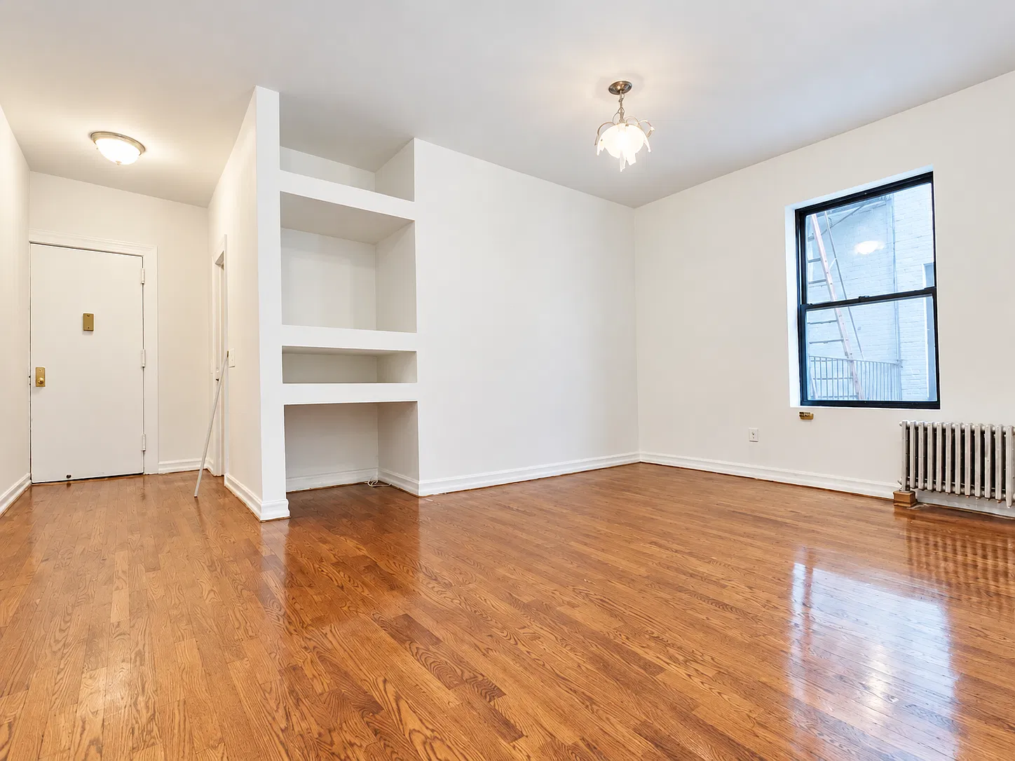 112 Nagle Avenue — Photo 1