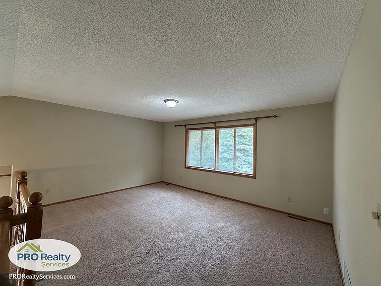 5642 Royal Oaks Dr — Photo 7