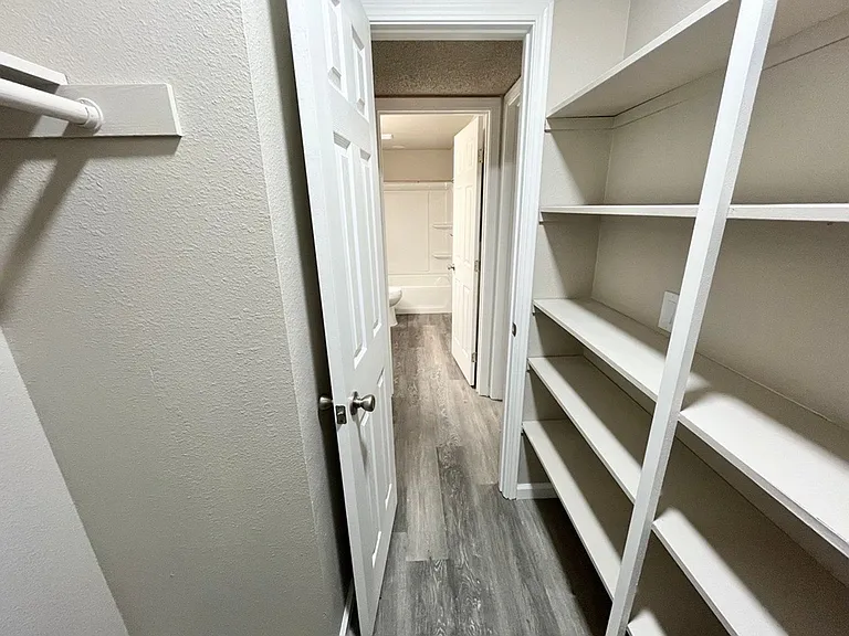 Merit Manor Apartments — Photo 4