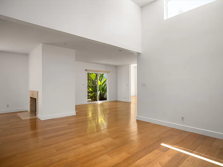 1544 Crestline Dr — Photo 7