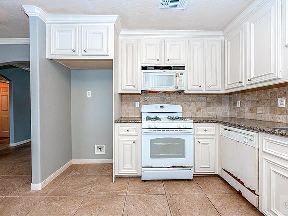 4th image of 2028 Neumann Dr