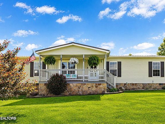 4th image of 268 Mountain Meadows Dr