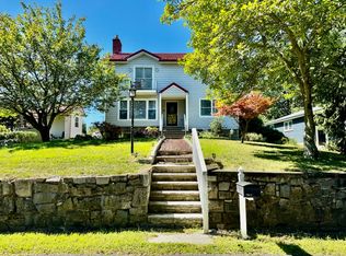 2 Papakating Rd, Hopatcong, NJ 07843