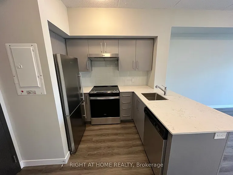15 Queen St S #1713 — Photo 6