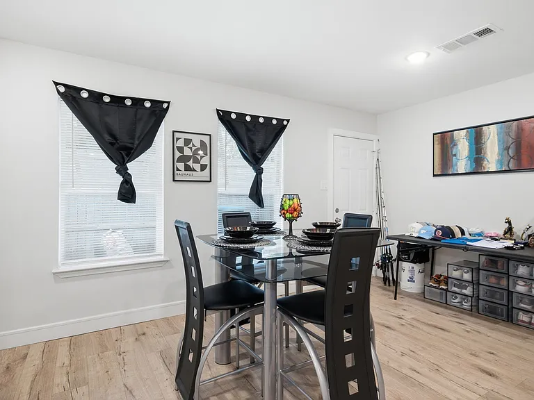 2204 Ash Crescent St #2204 — Photo 4