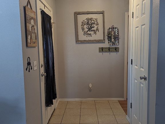 4th image of 209 Newton Pl