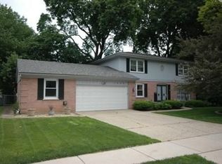 1422 Maple Ln, Elgin, IL 60123