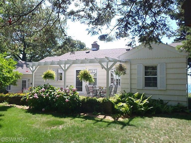 1st image of 5449 S Lakeshore Dr