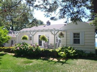 5449 S Lakeshore Dr, Ludington, MI 49431