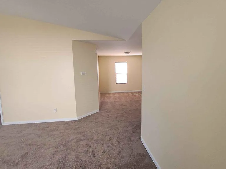 933 Capetown Ln — Photo 5