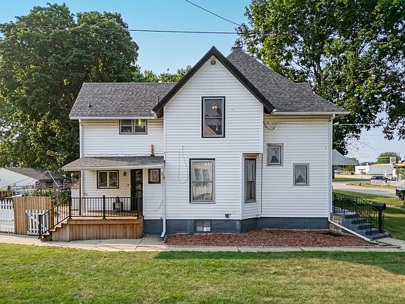 3rd image of 904 Kishwaukee St