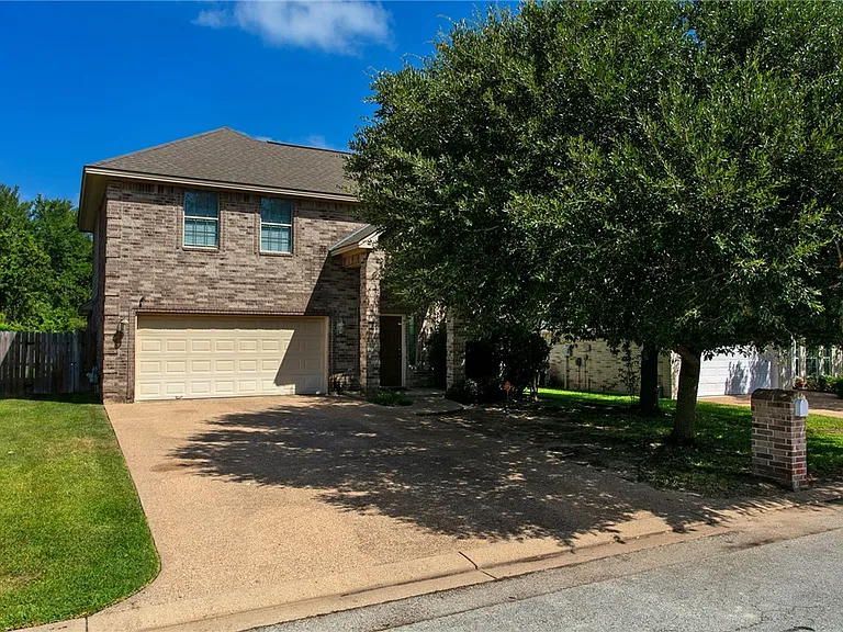 2212 Brougham Pl — Photo 1