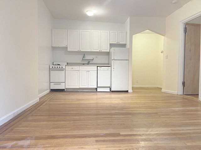 1st image of 235 E 39th St APT 1R