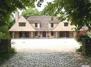 3 Pond Ln, Port Washington, NY 11050