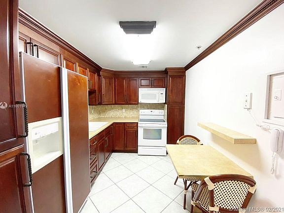 3rd image of 4101 Pine Tree Dr APT 1412