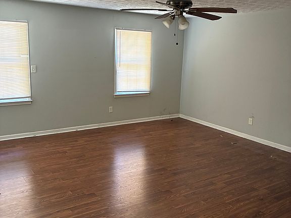 4th image of 1106 Laurel Ct