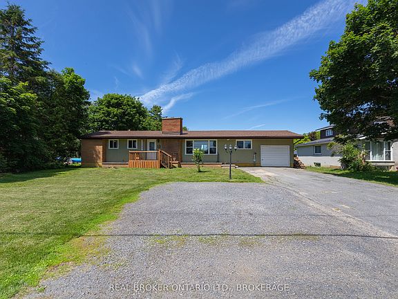 3rd image of 2499 Perth Rd