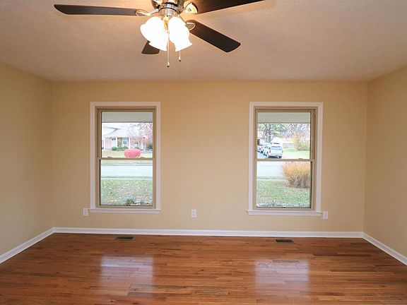 3rd image of 604 Beresford Dr