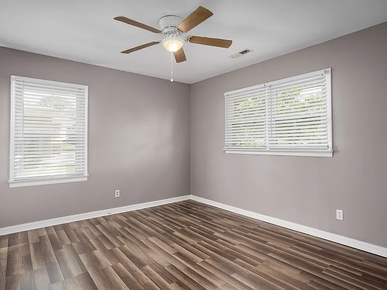 4126 Eastwood Dr — Photo 12