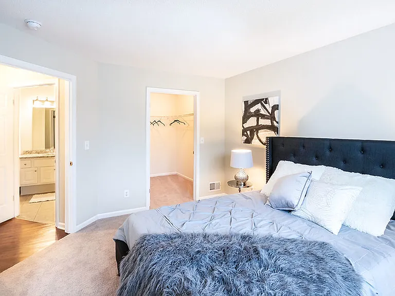 Autumn Creek Apartments — Photo 9