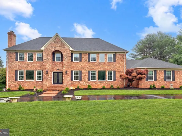 517 Seneca Rd, Great Falls, VA 22066