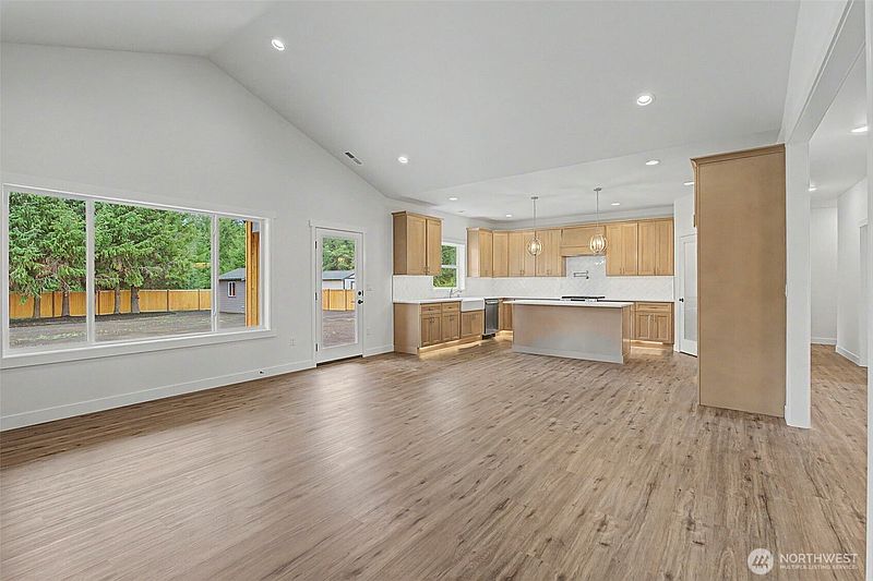 5th image of 11347 Elks Landing Court SE