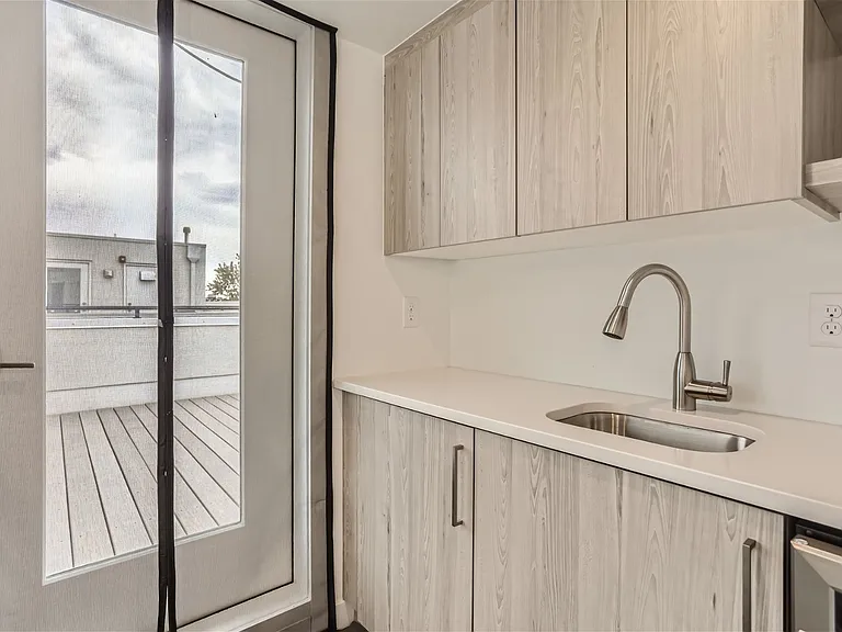 1608 Irving St #4 — Photo 23