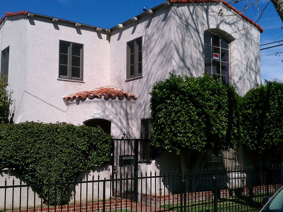 1st image of 323 W Burnett St
