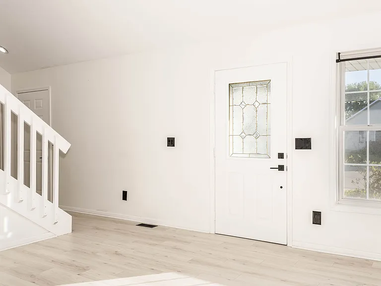 613 Wulbrun Dr — Photo 3
