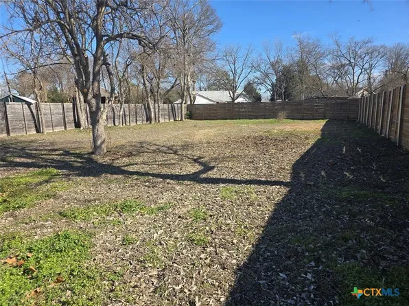 305B Lexington Rd, Elgin, TX 78621