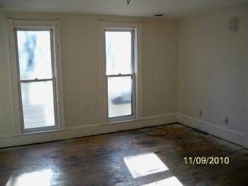 3rd image of 1904 Jackson St NE