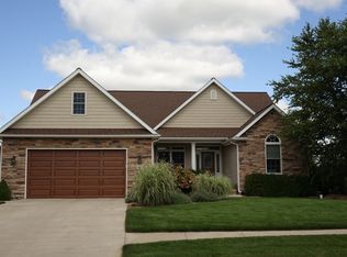 802 E Hawthorn Dr, Warsaw, IN 46582