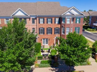 105 Spring Ave, Naperville, IL 60540