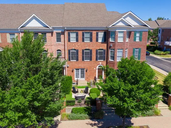 105 Spring Ave, Naperville, IL 60540