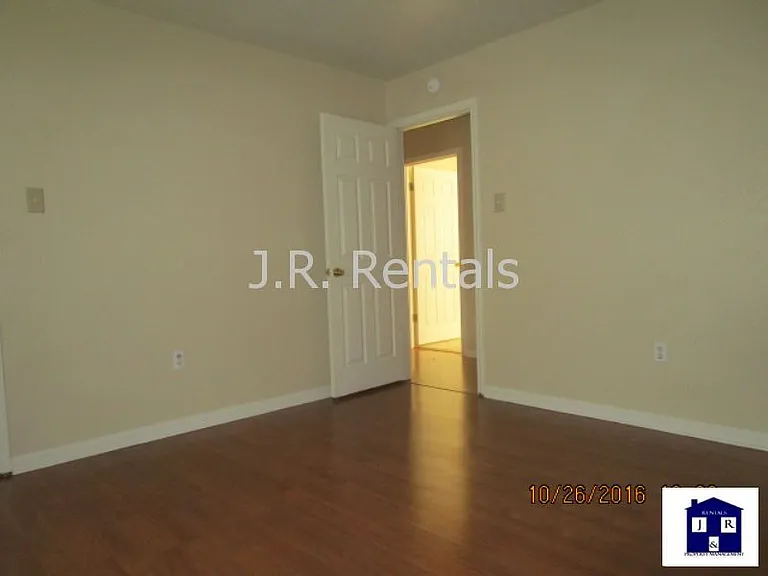 1506 Creek St — Photo 35