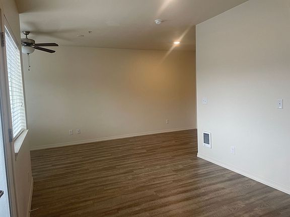 3rd image of 1510 C St Unit 206