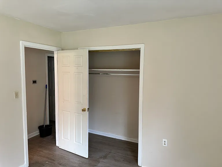 103 E Scott St — Photo 11